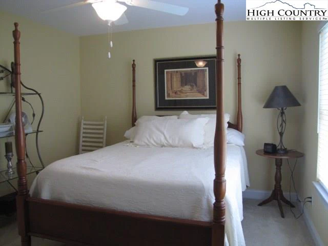 Image number 17 for the current listing