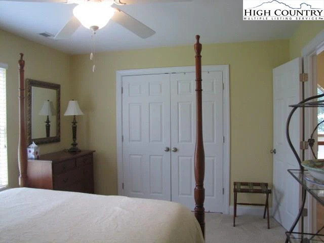 Image number 19 for the current listing