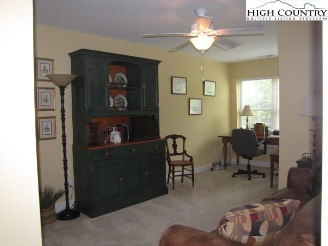 Image number 22 for the current listing
