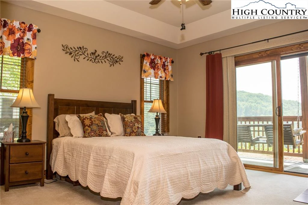 Image number 3 for the current listing