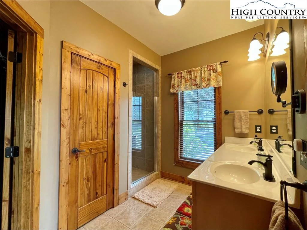 Image number 6 for the current listing