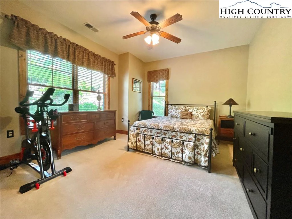 Image number 8 for the current listing
