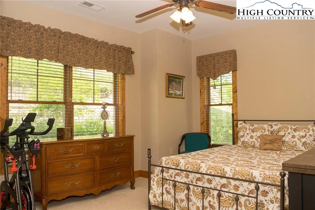 Image number 9 for the current listing