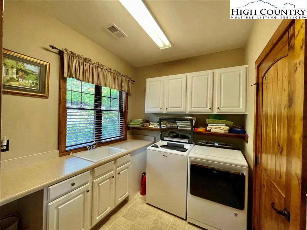 Image number 15 for the current listing