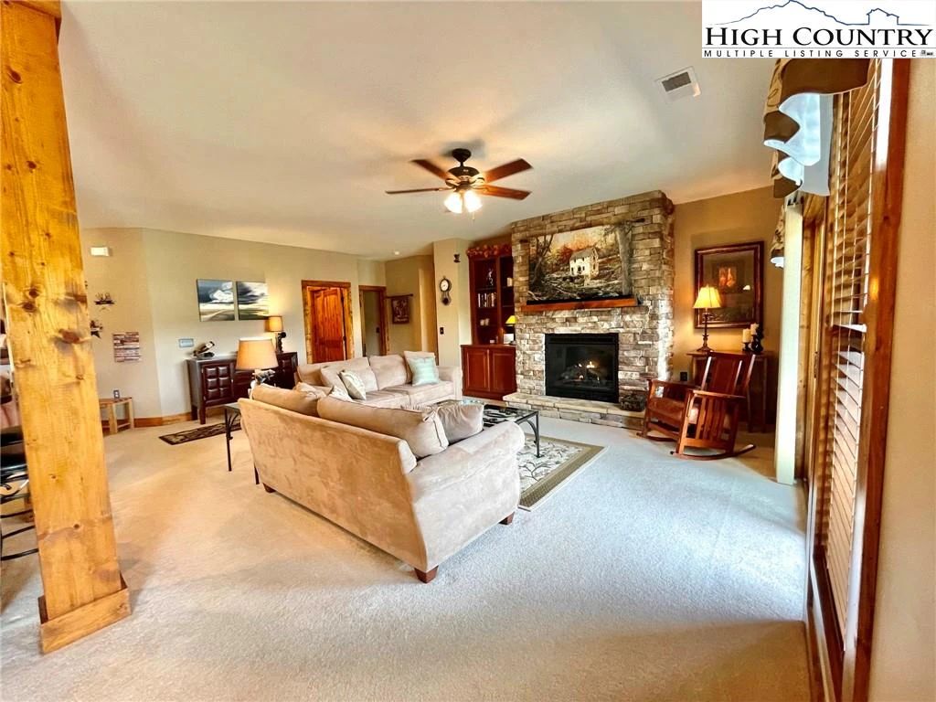 Image number 28 for the current listing