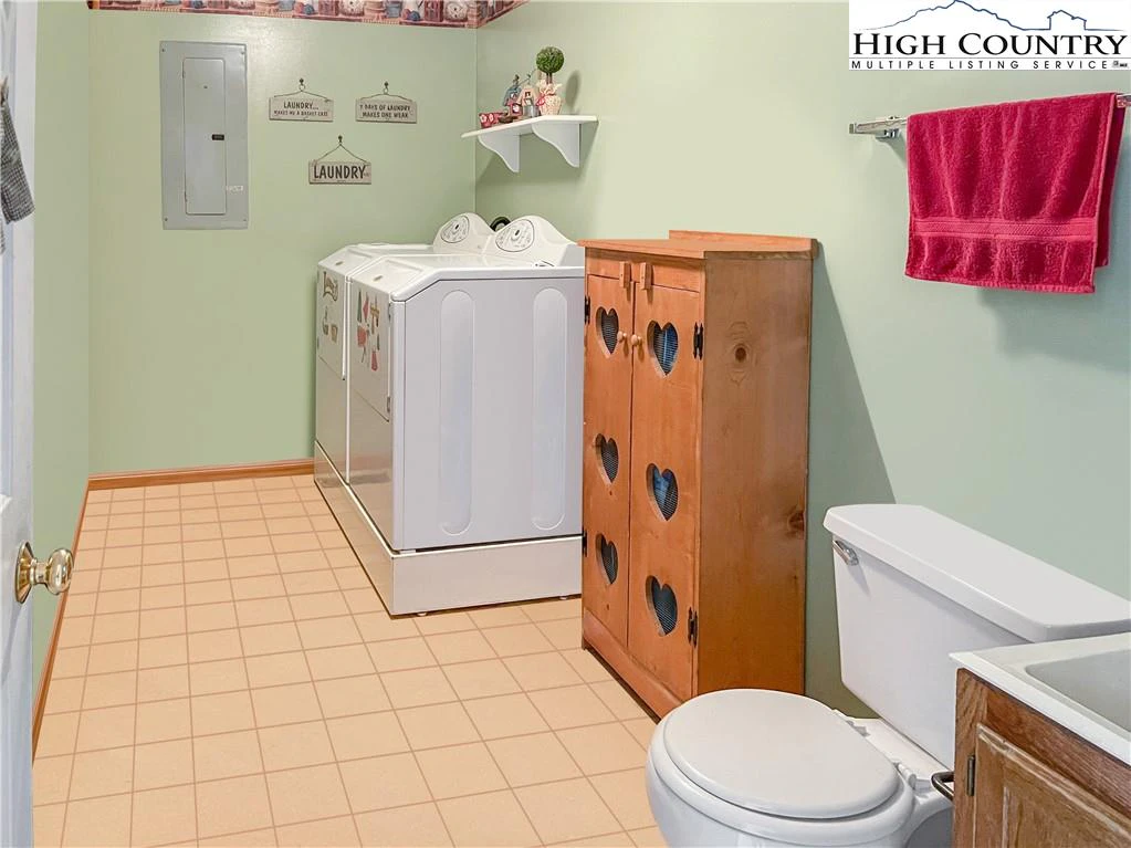 Image number 10 for the current listing