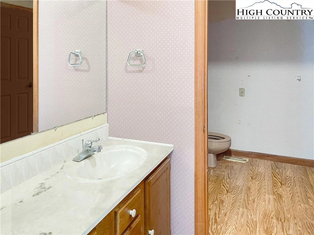 Image number 5 for the current listing