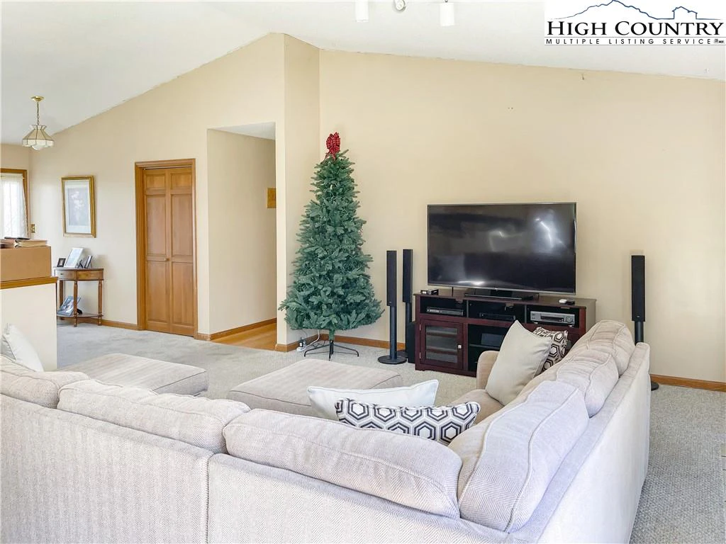 Image number 12 for the current listing