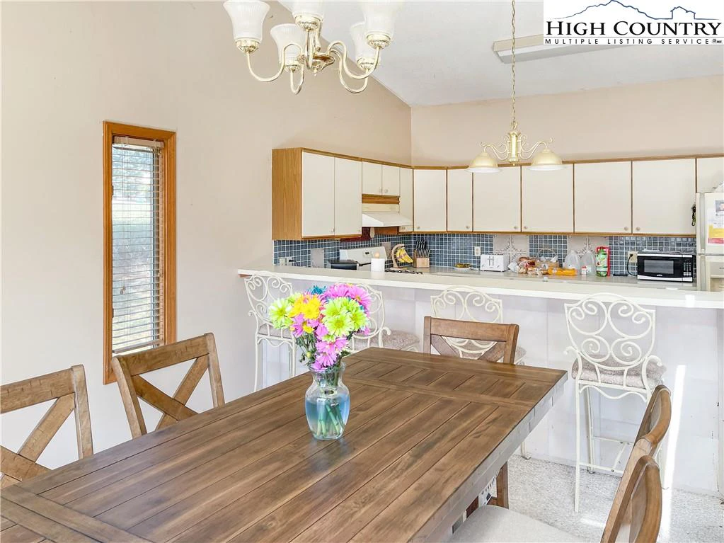Image number 2 for the current listing