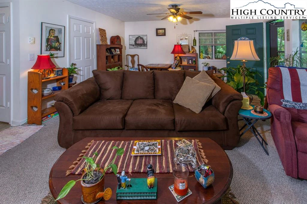 Image number 11 for the current listing