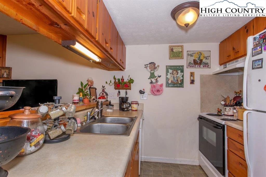 Image number 12 for the current listing