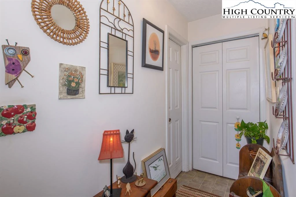 Image number 13 for the current listing