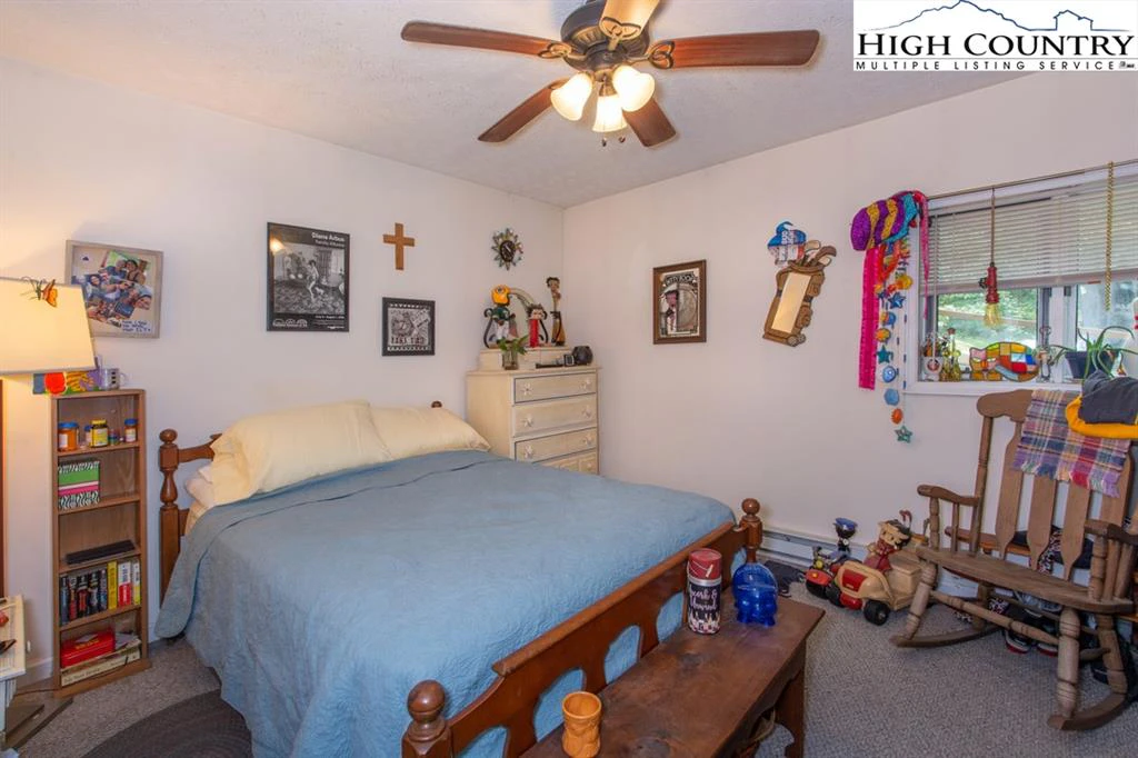 Image number 15 for the current listing