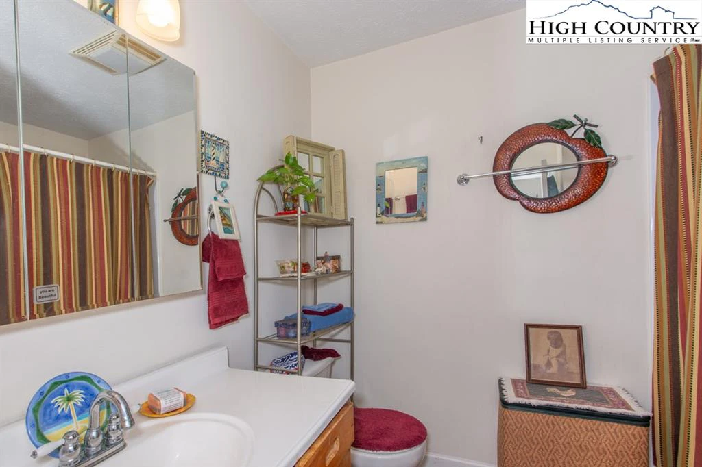 Image number 16 for the current listing