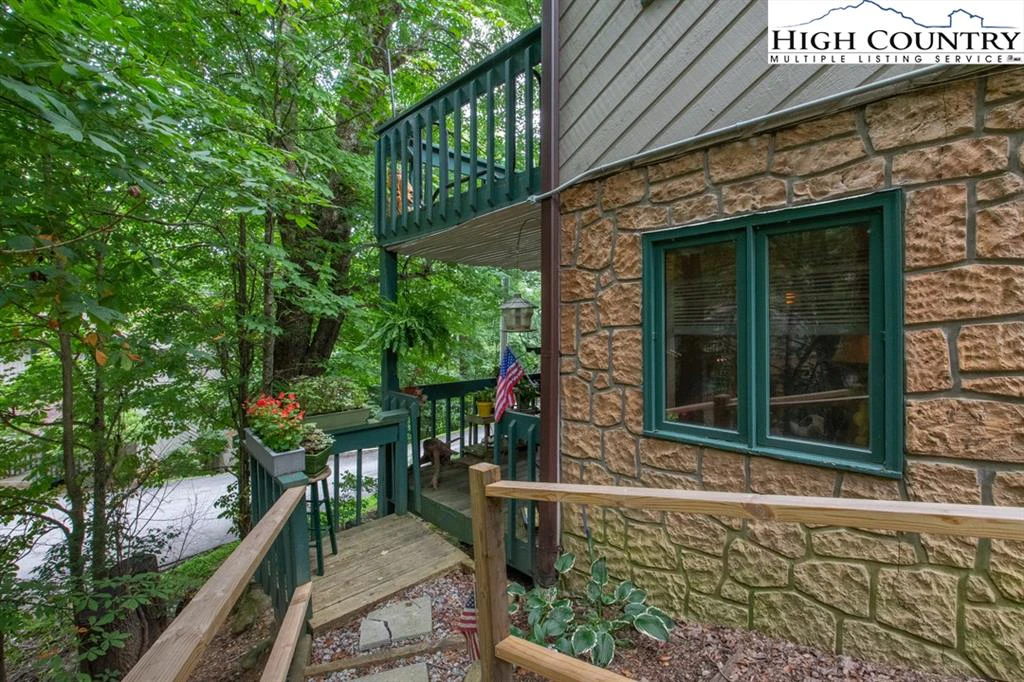 Image number 4 for the current listing