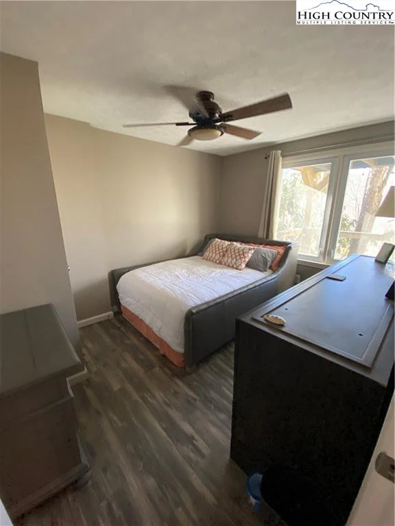 Image number 6 for the current listing