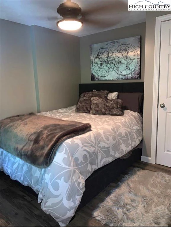 Image number 5 for the current listing