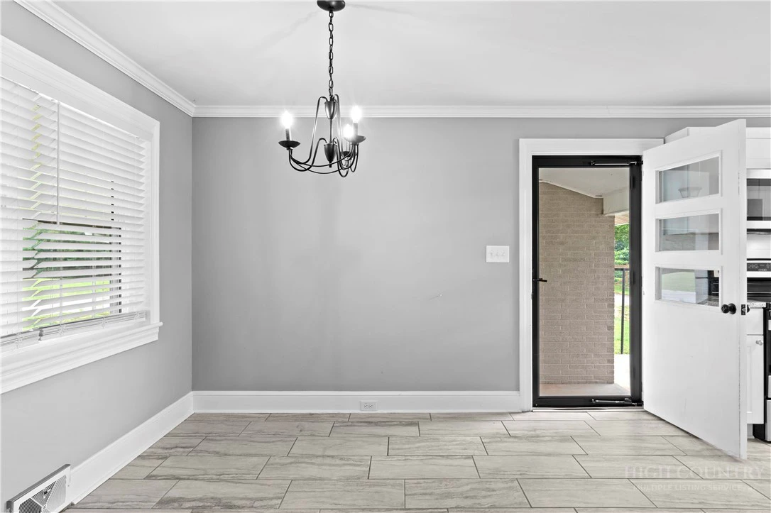 Image number 12 for the current listing
