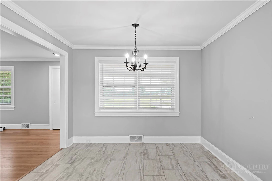 Image number 13 for the current listing