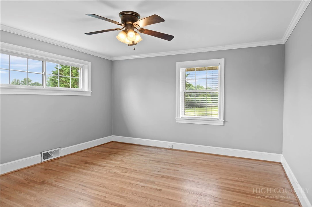 Image number 18 for the current listing