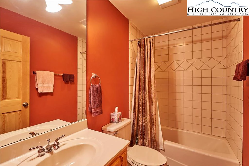 Image number 3 for the current listing
