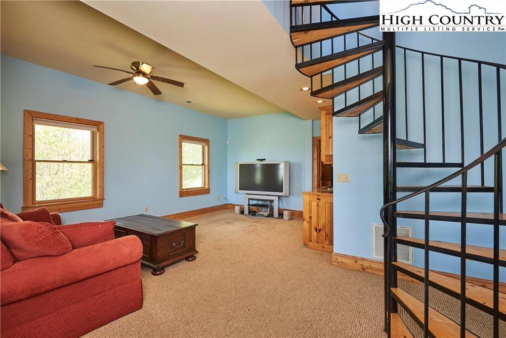 Image number 8 for the current listing