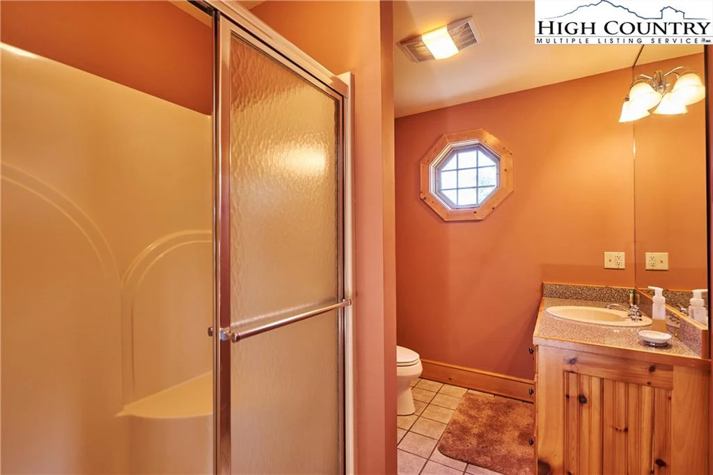 Image number 2 for the current listing