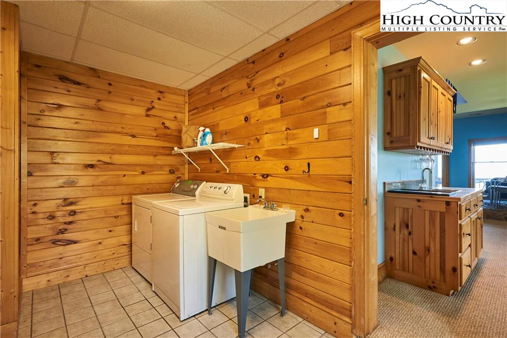 Image number 13 for the current listing