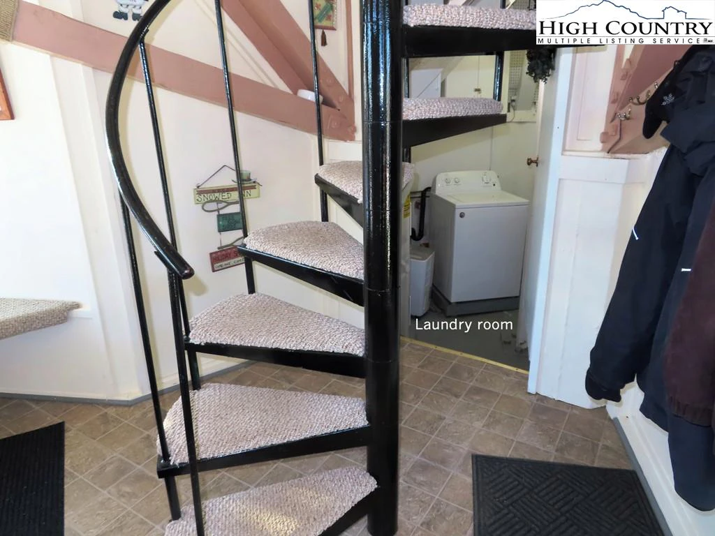 Image number 9 for the current listing