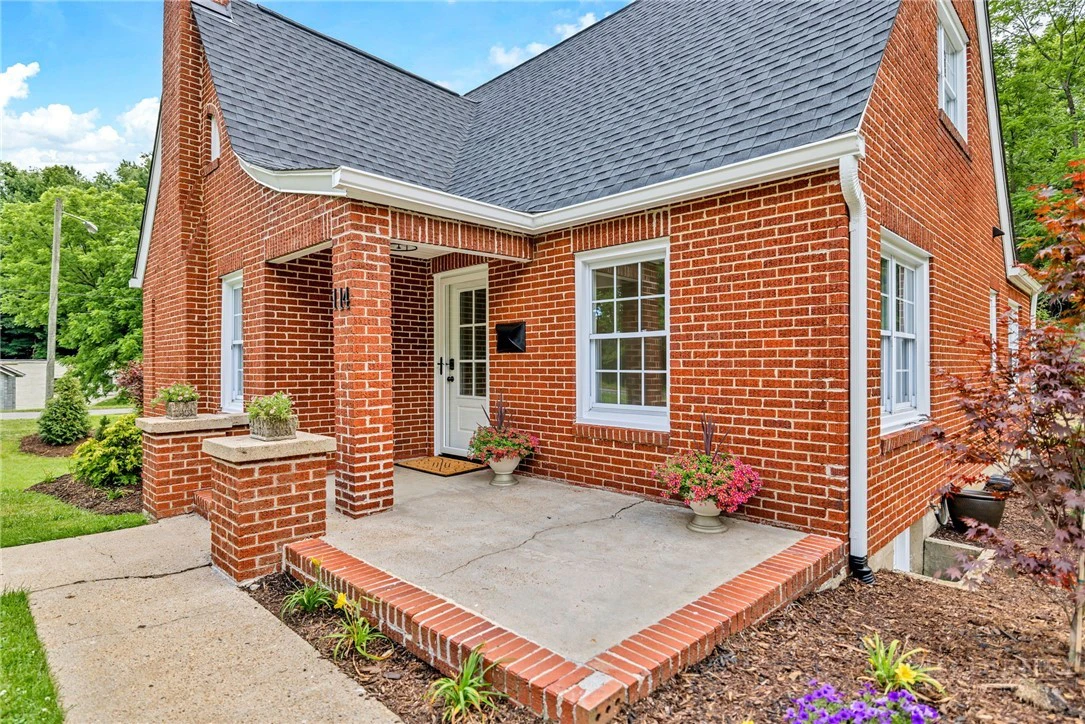 Image number 2 for the current listing