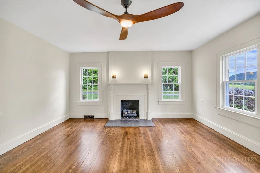 Image number 9 for the current listing