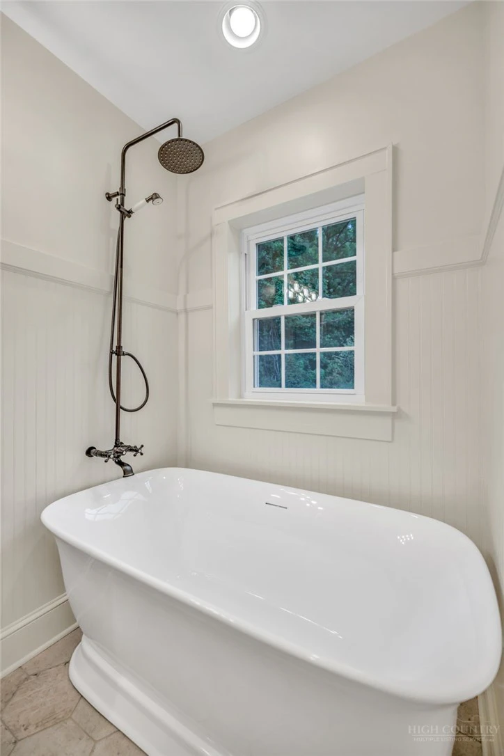 Image number 21 for the current listing