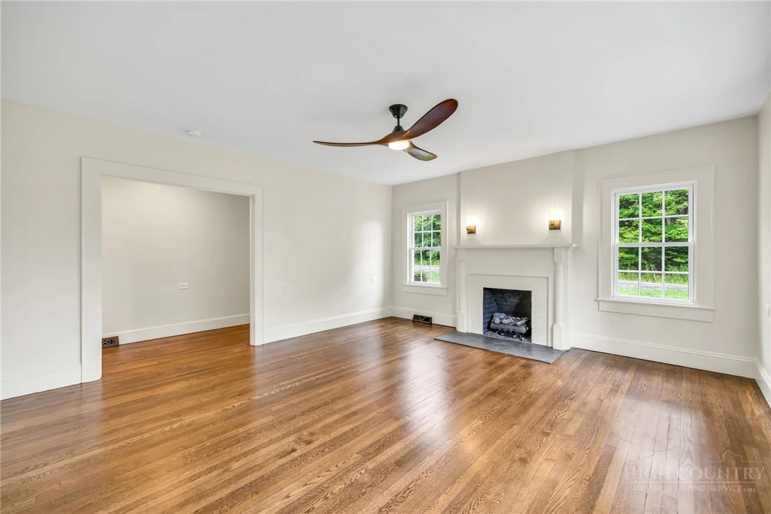 Image number 10 for the current listing