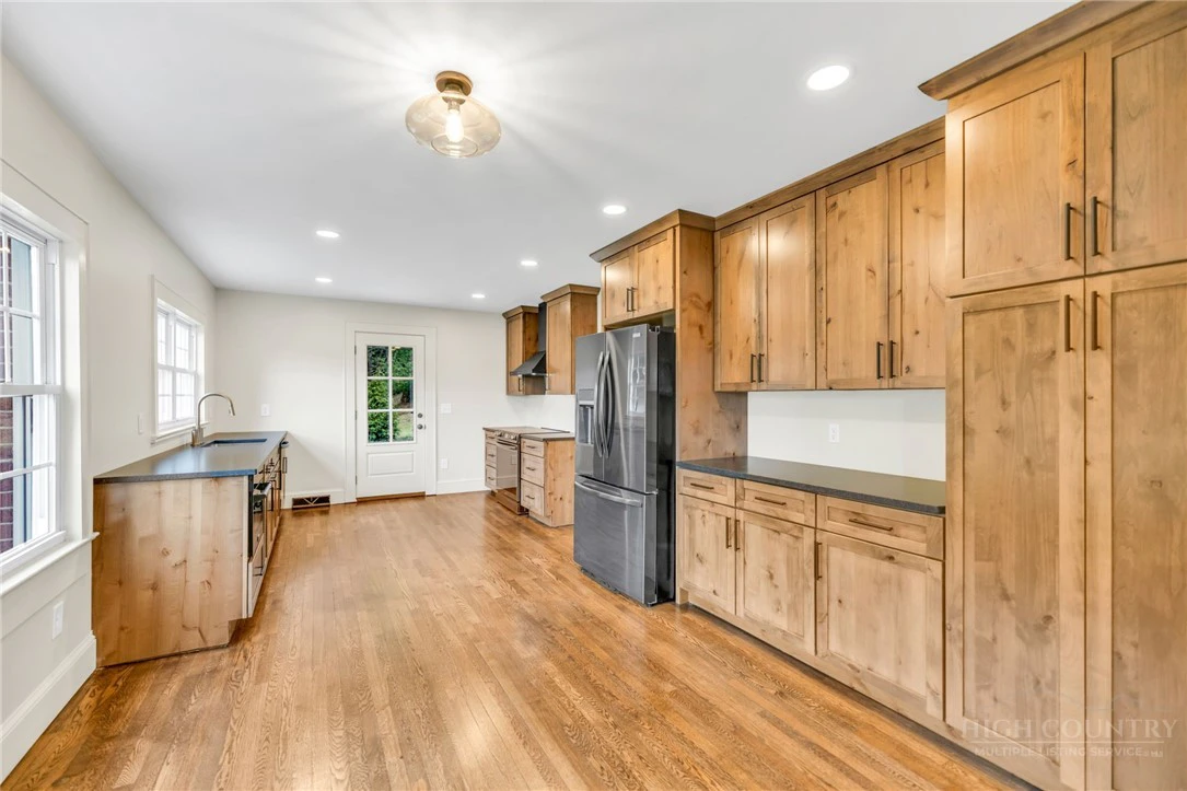Image number 12 for the current listing
