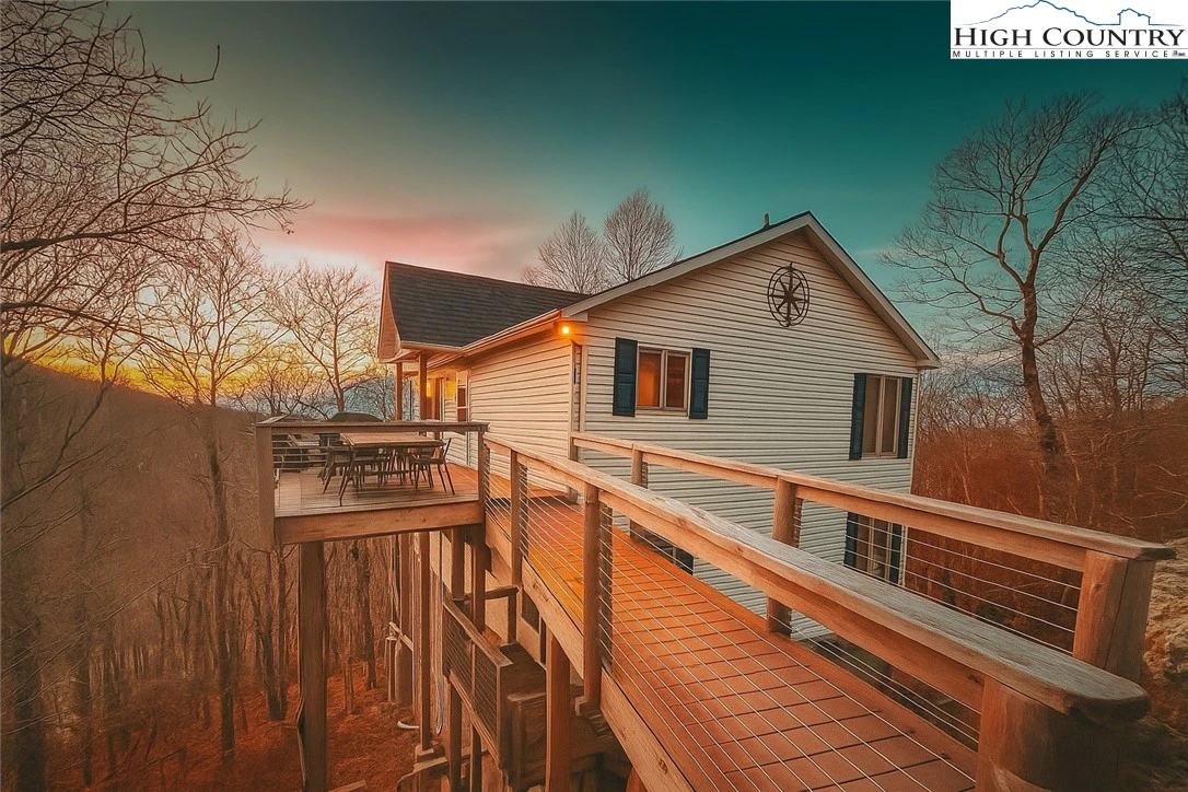 Image number 1 for the current listing