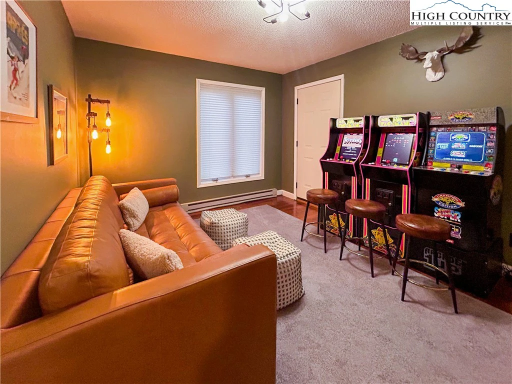 Image number 14 for the current listing
