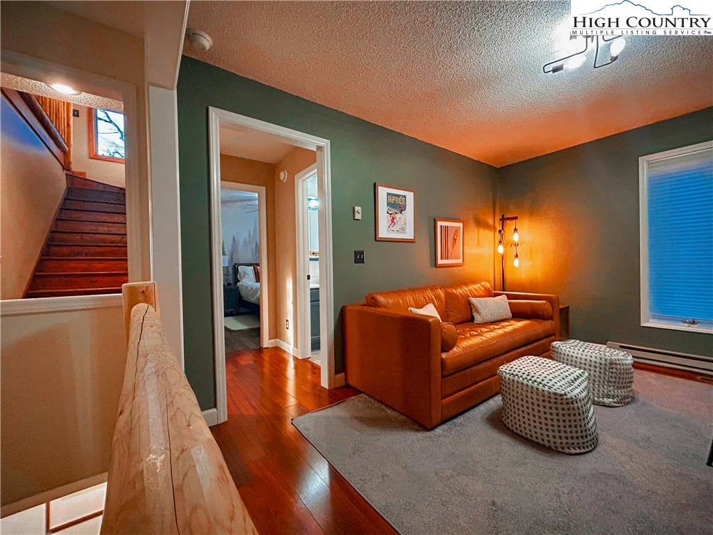 Image number 3 for the current listing