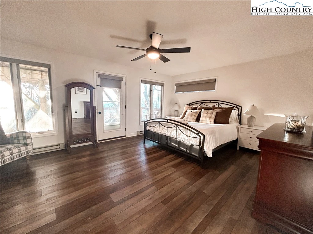 Image number 7 for the current listing