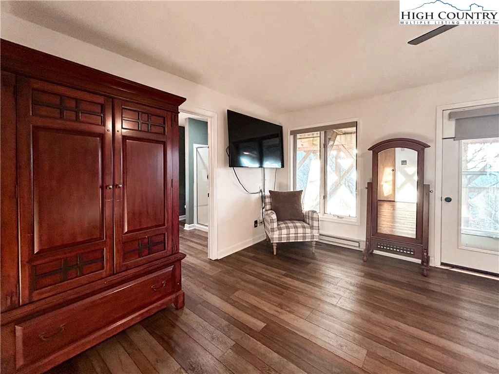 Image number 8 for the current listing