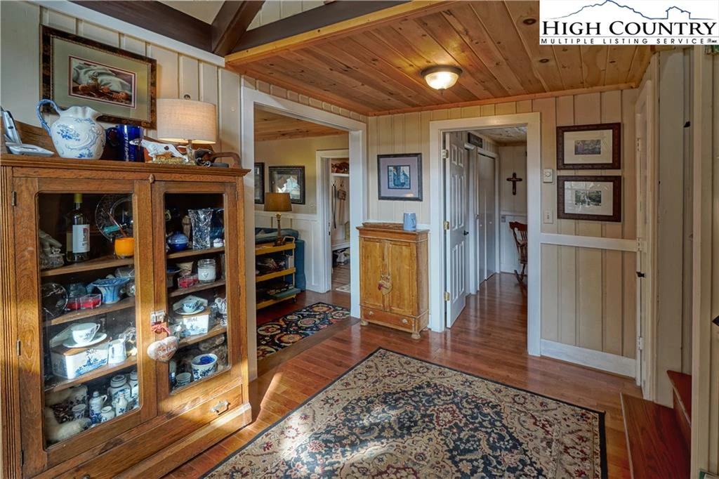 Image number 11 for the current listing