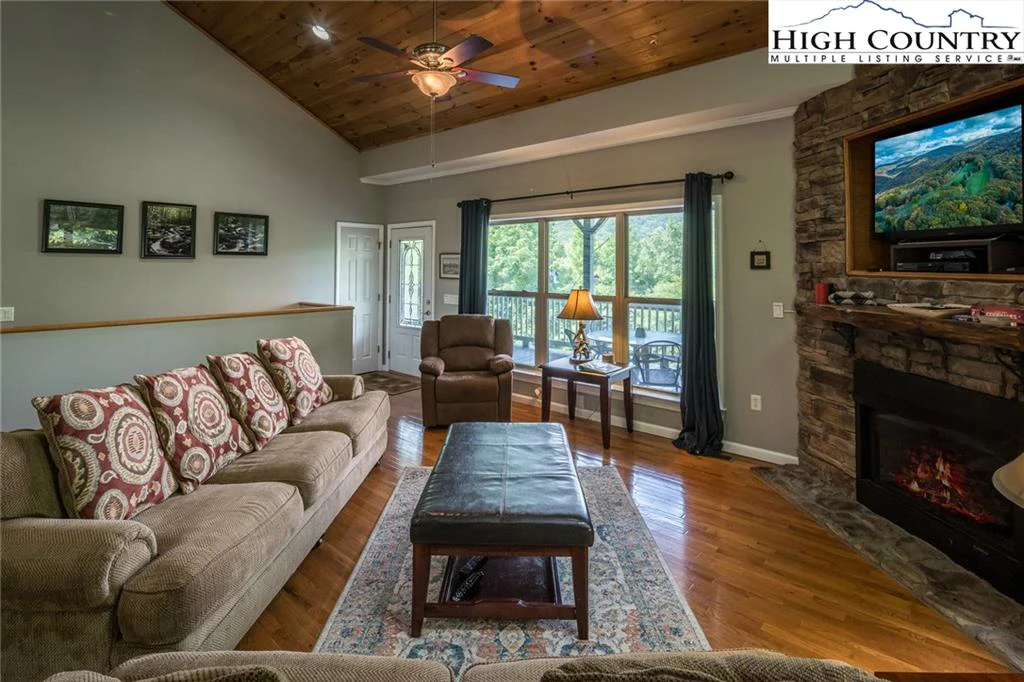 Image number 5 for the current listing