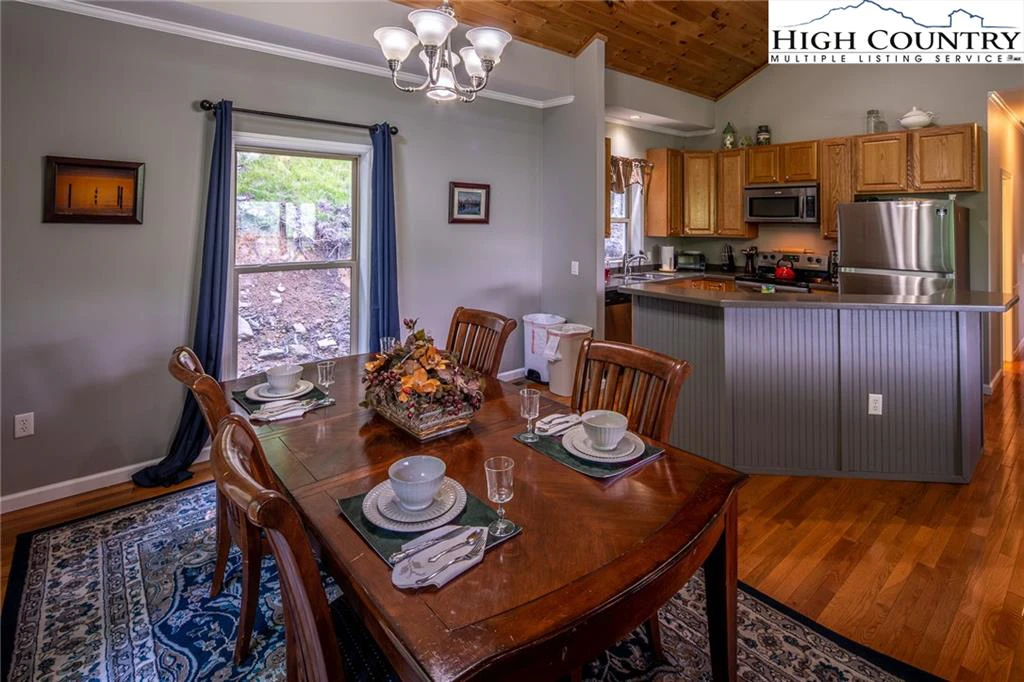 Image number 6 for the current listing