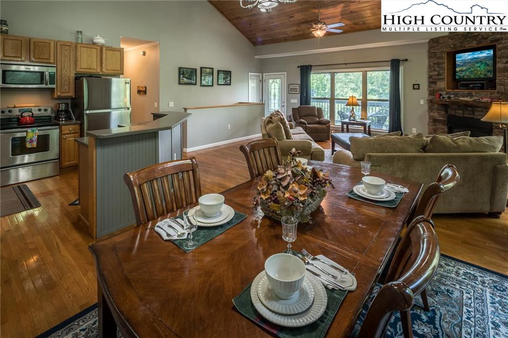 Image number 7 for the current listing