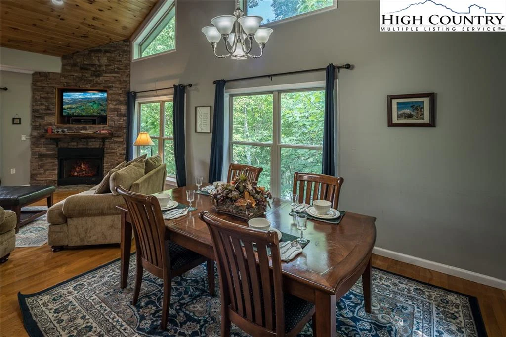 Image number 8 for the current listing