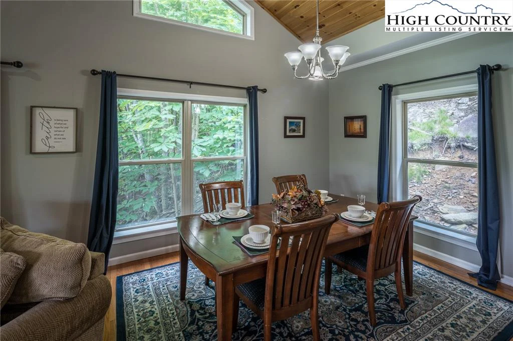 Image number 9 for the current listing