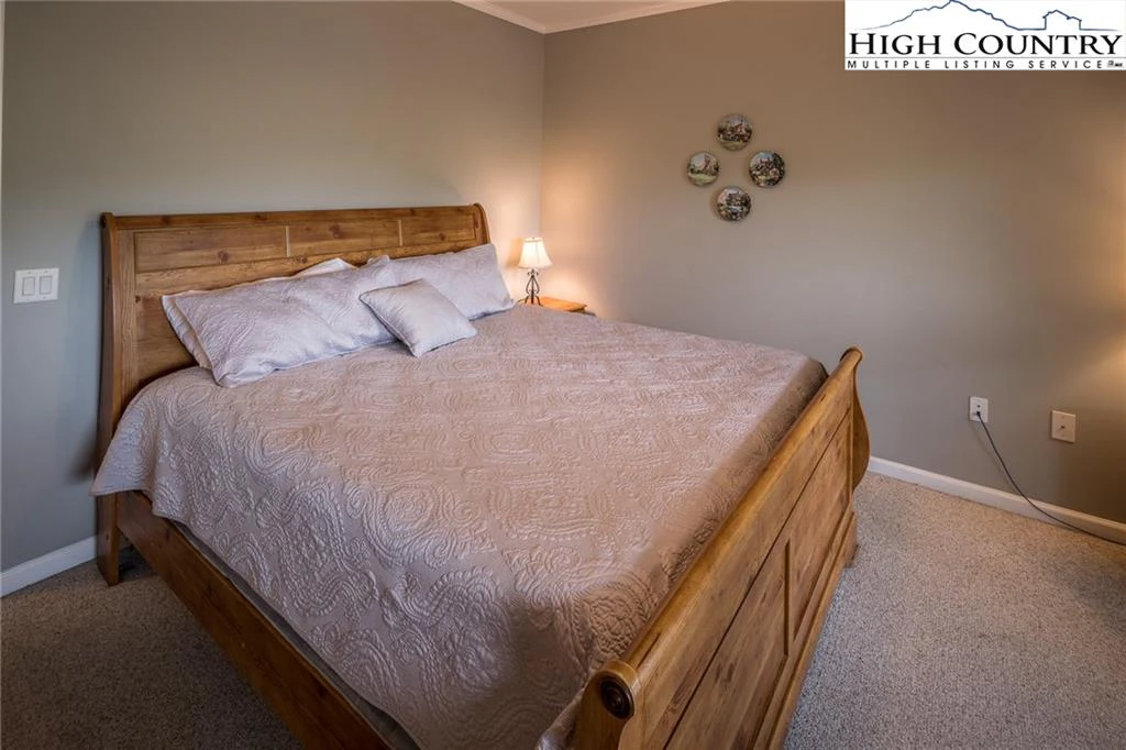 Image number 2 for the current listing