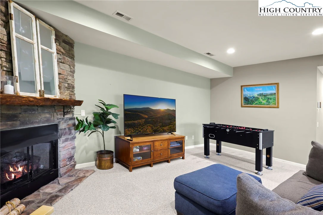 Image number 8 for the current listing
