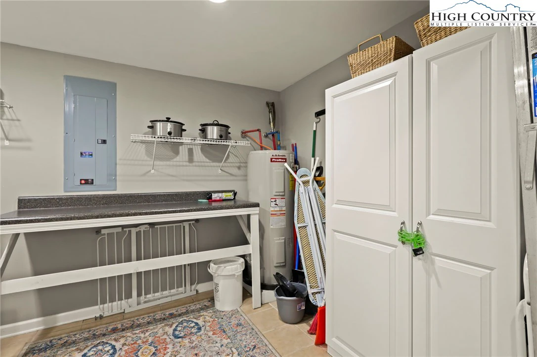 Image number 11 for the current listing