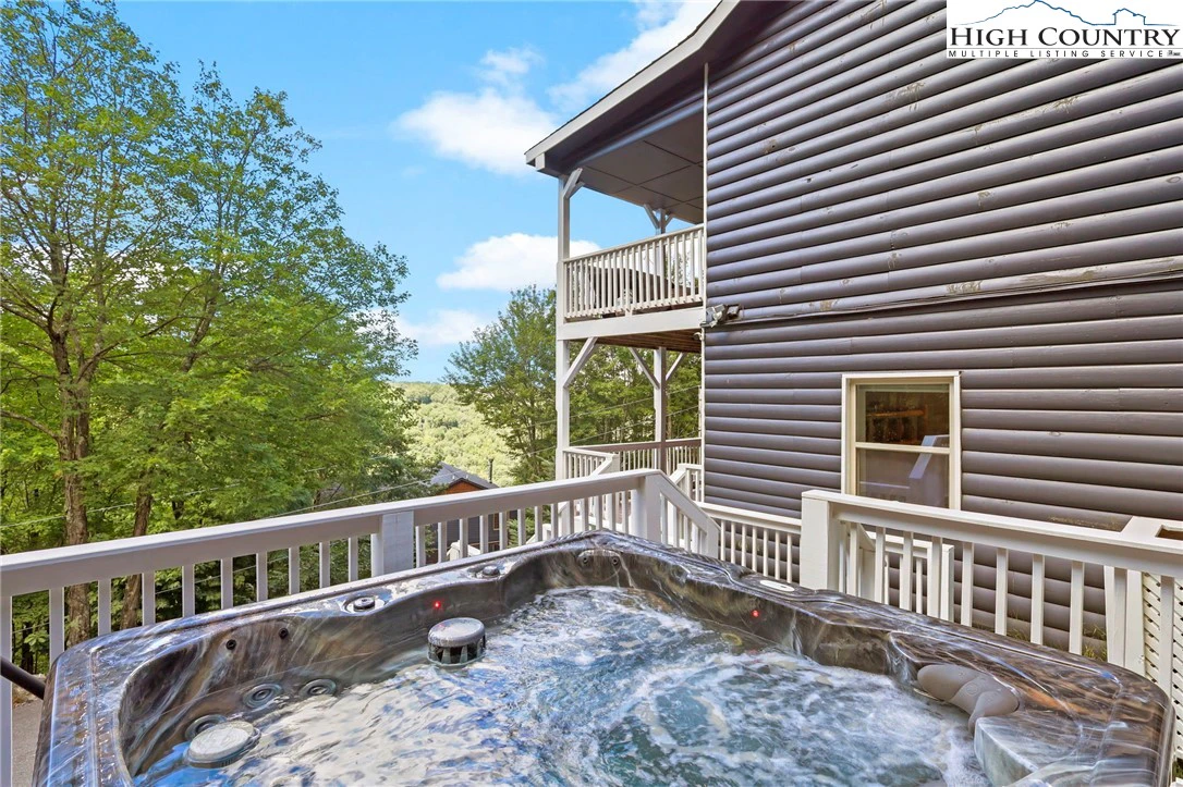 Image number 18 for the current listing