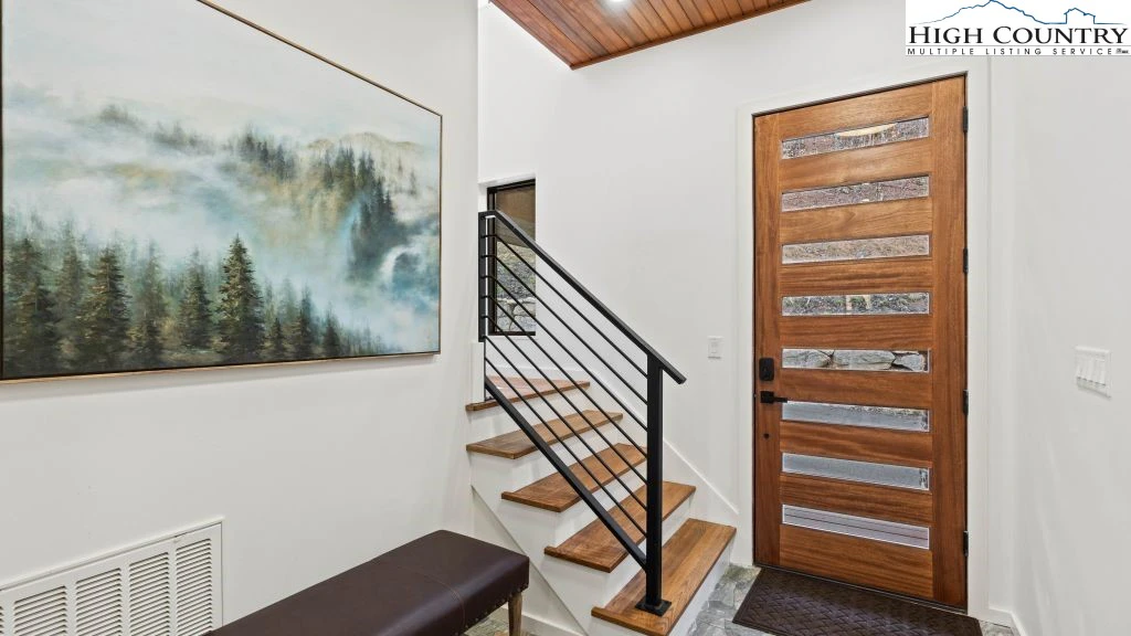 Image number 14 for the current listing